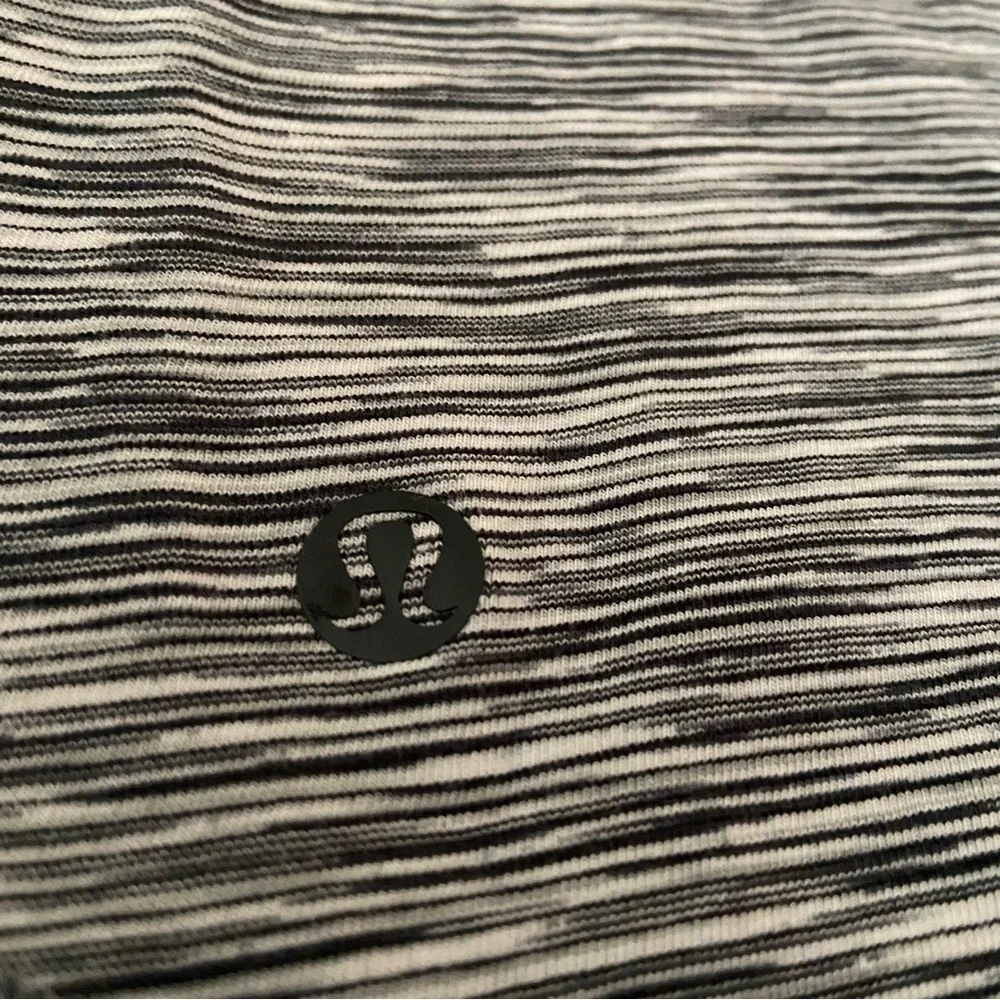 Lululemon Yogi Everyday Tank 4 Color Space Dye White Black size 10
